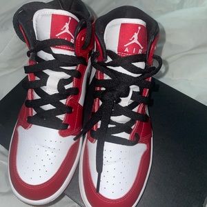 Jordan 1 mid